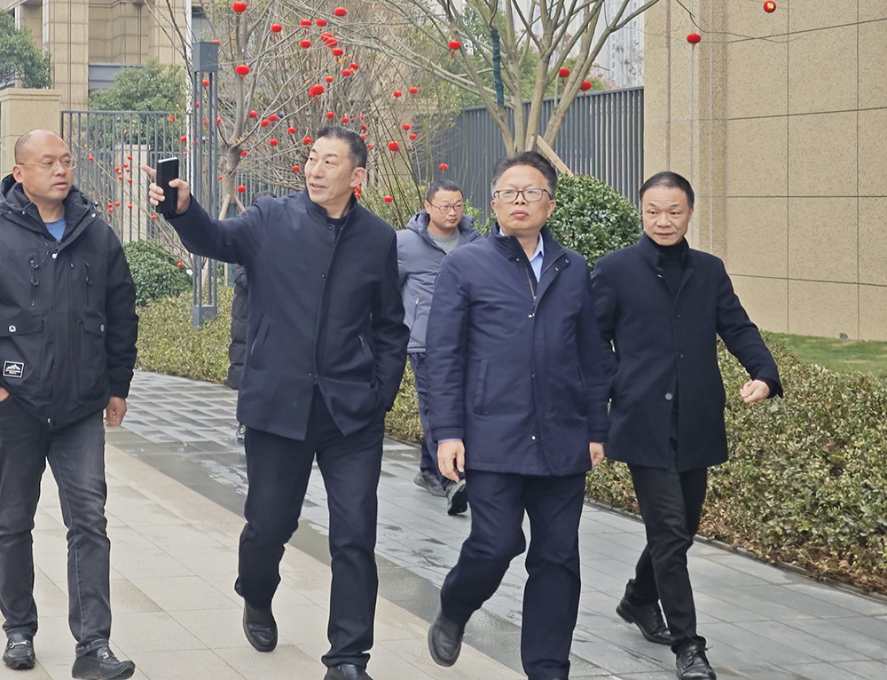 葉仕良調研城發(fā)潭房·中央公園項目