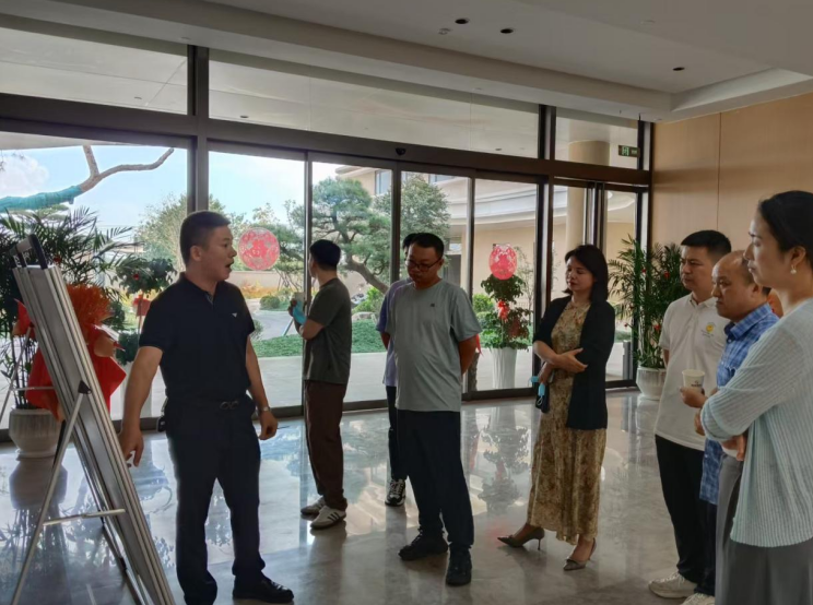 湘潭城发·潭房集团到市晨辉怡养护理院开展参观学习活动